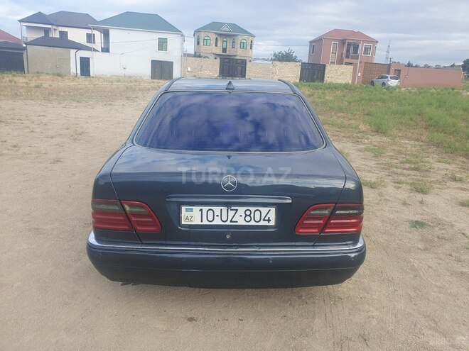 Mercedes E 240-3