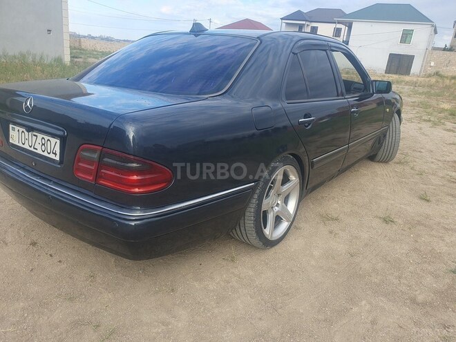 Mercedes E 240-4