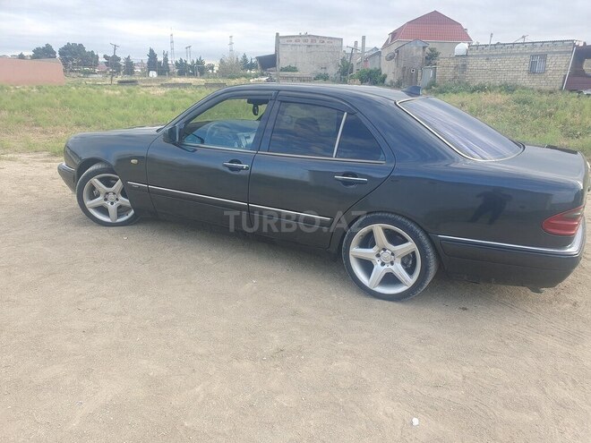 Mercedes E 240-8