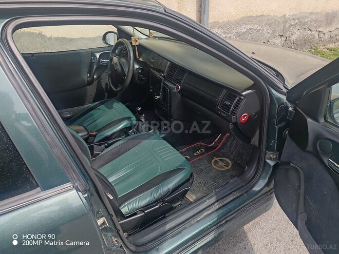 Opel Vectra-12