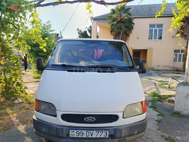 Ford Transit-1