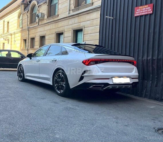 Kia K5-4
