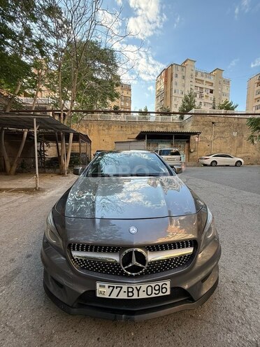 Mercedes CLA 250-1