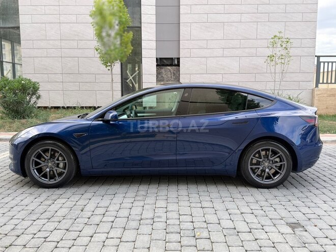 Tesla Model 3-5