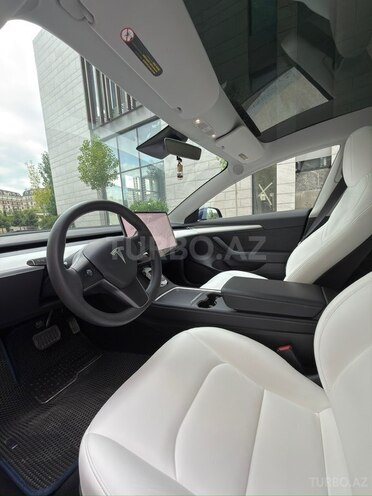 Tesla Model 3-10