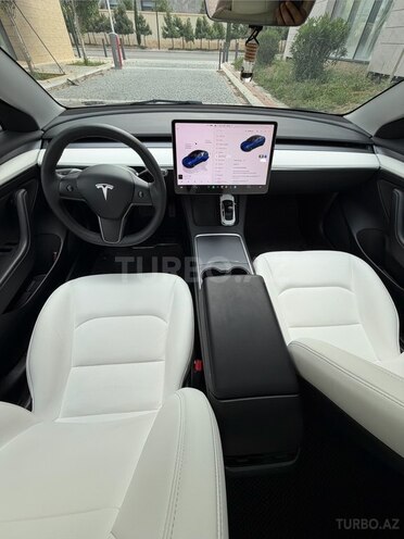 Tesla Model 3-12