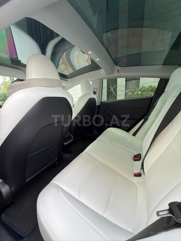 Tesla Model 3-11