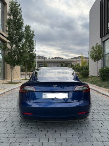 Tesla Model 3-4