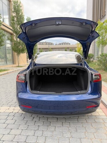 Tesla Model 3-13