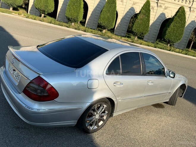 Mercedes E 270-10