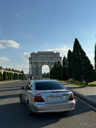 Mercedes E 270-8