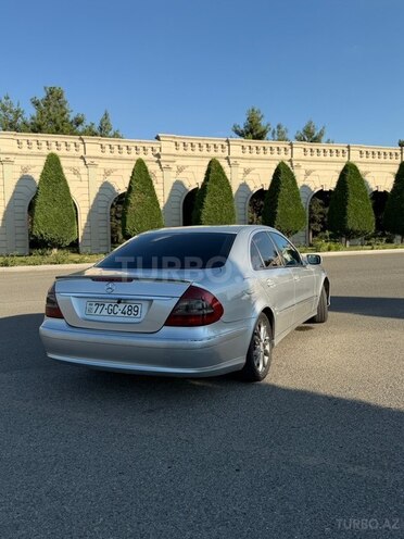 Mercedes E 270-9