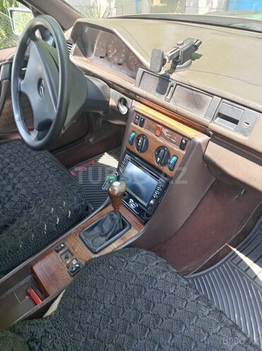 Mercedes 200 E-4