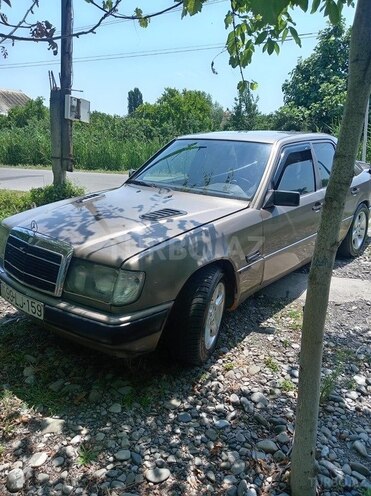 Mercedes 200 E-1