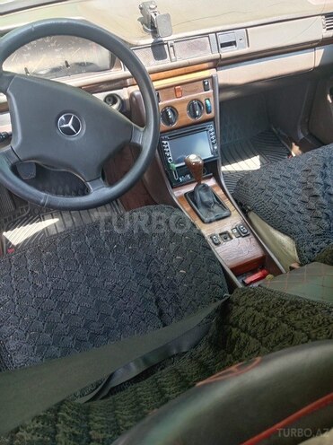 Mercedes 200 E-2