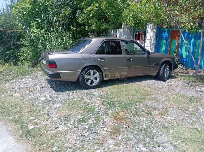 Mercedes 200 E-5