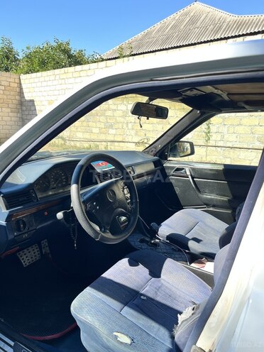 Mercedes 200 E-6