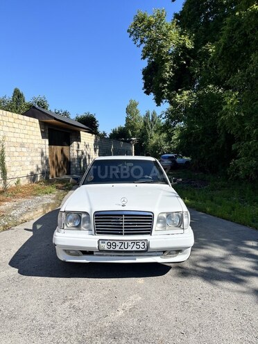 Mercedes 200 E-1