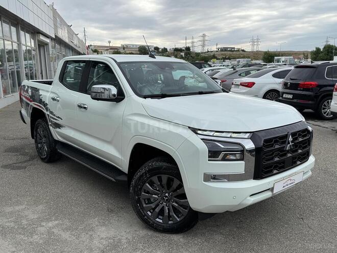 Mitsubishi L200-17