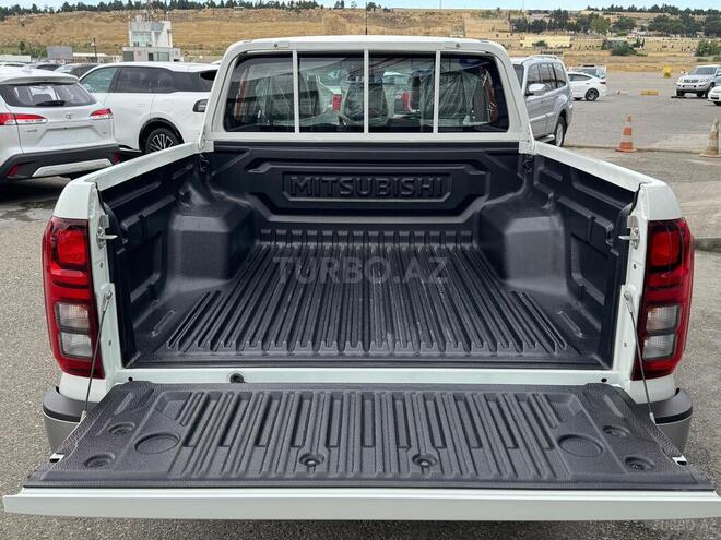 Mitsubishi L200-16
