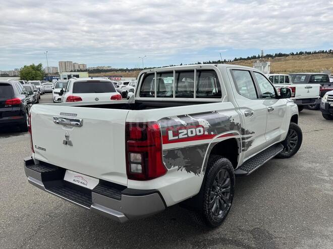 Mitsubishi L200-4