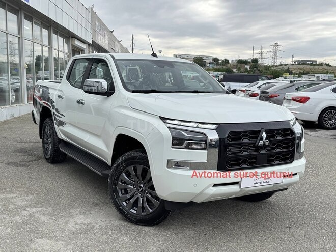 Mitsubishi L200-1