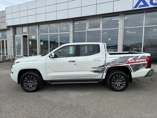 Mitsubishi L200-13