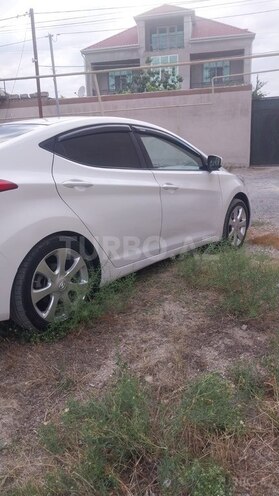 Hyundai Elantra-4