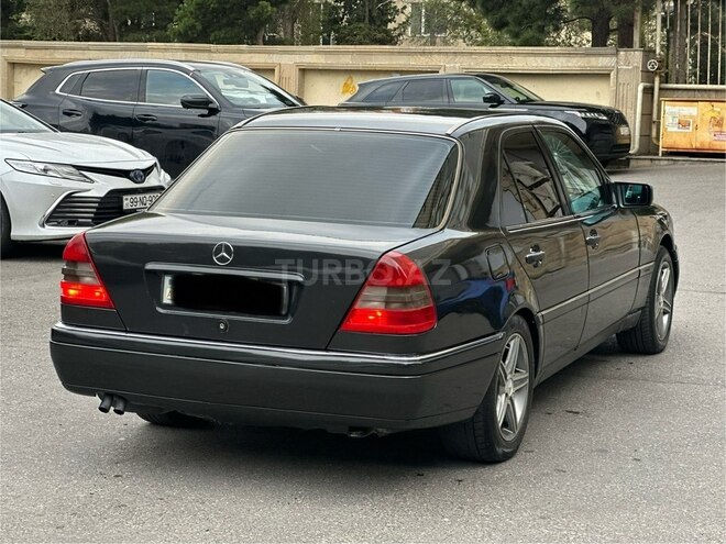 Mercedes C 200-13