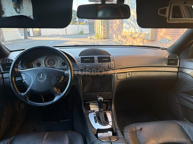 Mercedes E 270-21