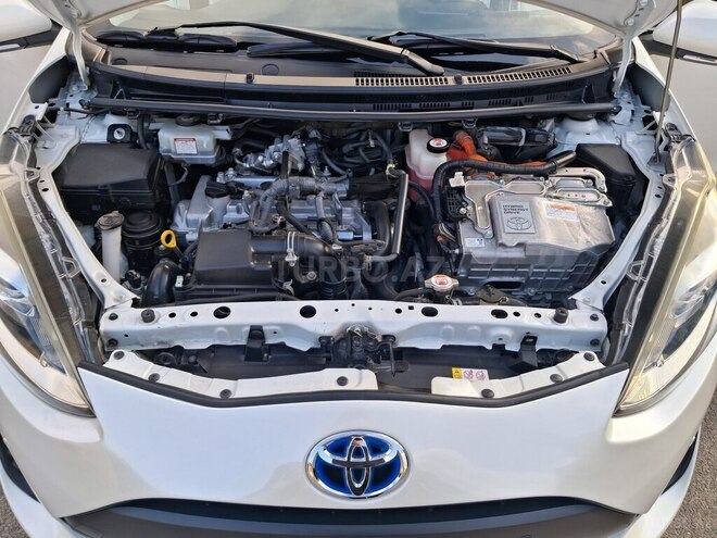 Toyota Aqua-4