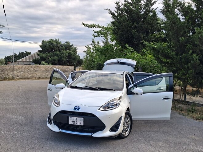 Toyota Aqua-6