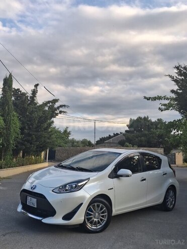Toyota Aqua-10
