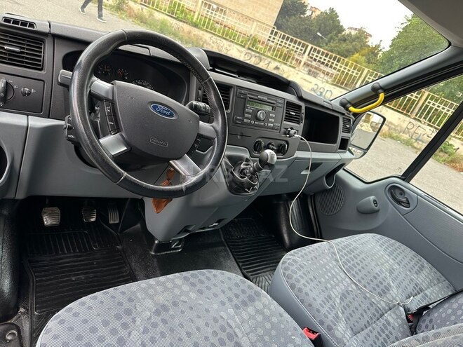 Ford Transit-8