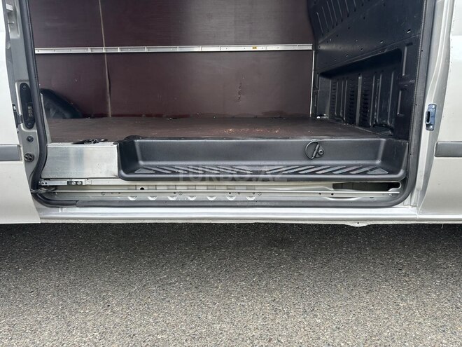 Ford Transit-11