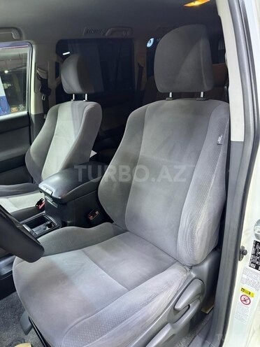 Toyota Land Cruiser Prado-5