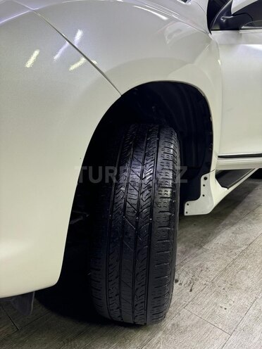 Toyota Land Cruiser Prado-6