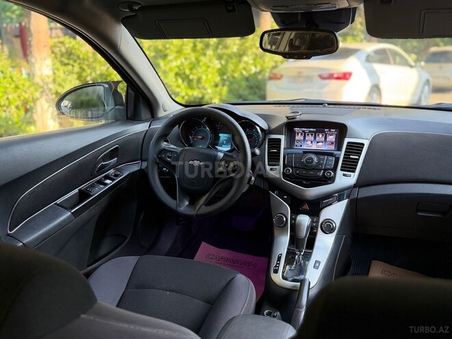 Chevrolet Cruze-12