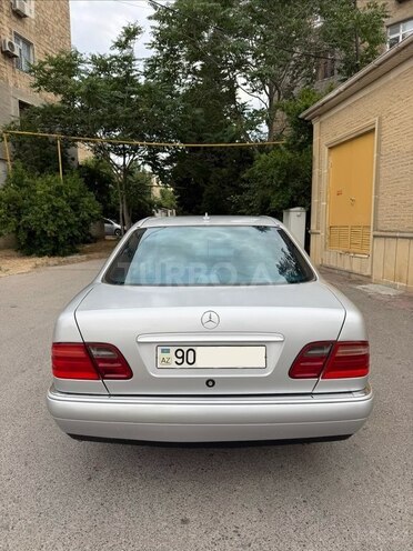 Mercedes E 240-2