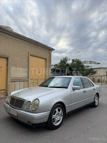 Mercedes E 240-5