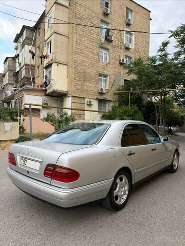 Mercedes E 240-7
