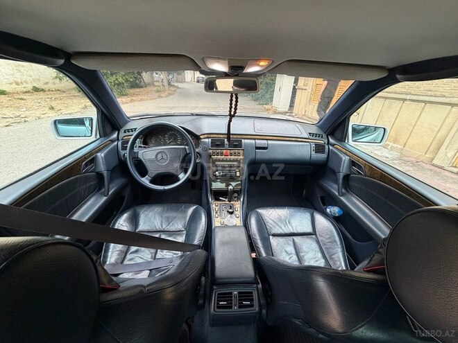Mercedes E 240-12