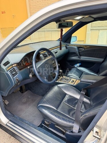 Mercedes E 240-10