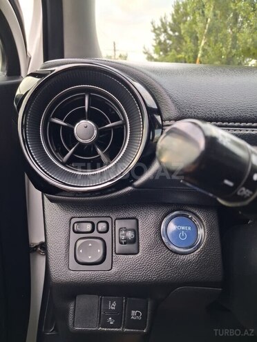 Toyota Aqua-13