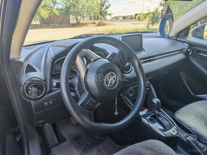 Toyota Yaris iA-5