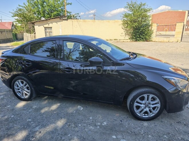 Toyota Yaris iA-6