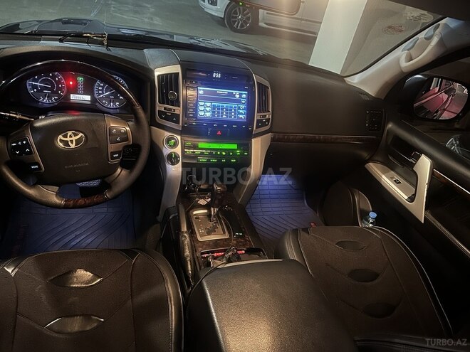 Toyota Land Cruiser-5