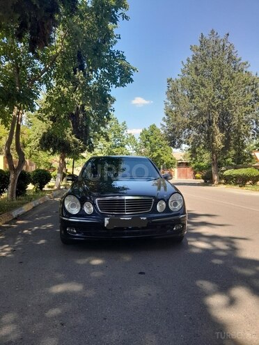 Mercedes E 240-1