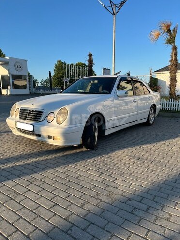 Mercedes E 240-2