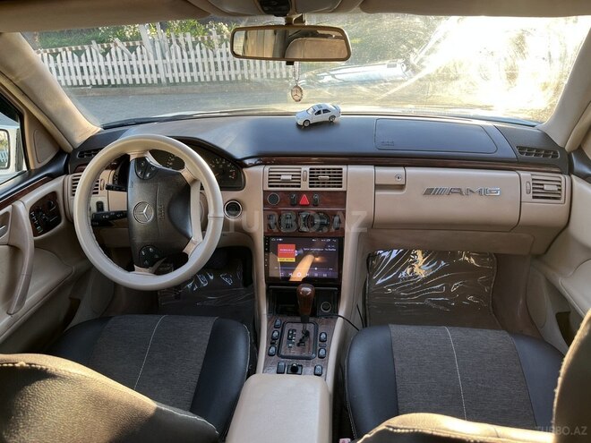 Mercedes E 240-5